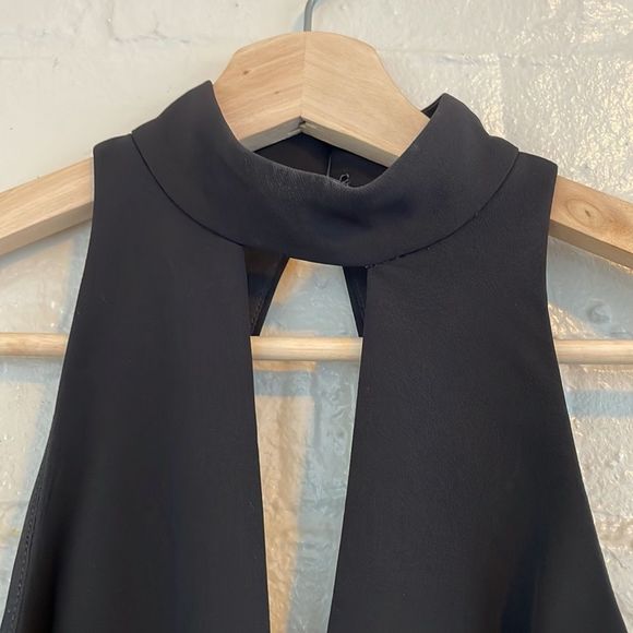 Express Women’s Lace Back Black Dress Size 0 - Picture 4 of 6